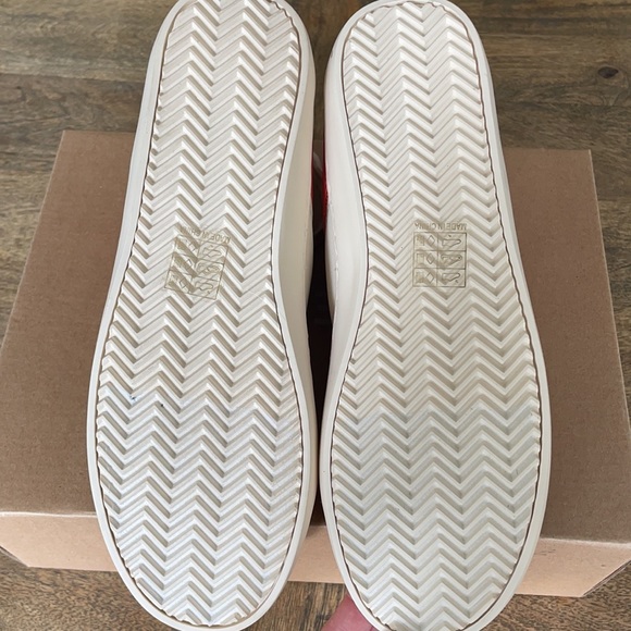 NWT High Top Sneaker - Picture 3 of 3